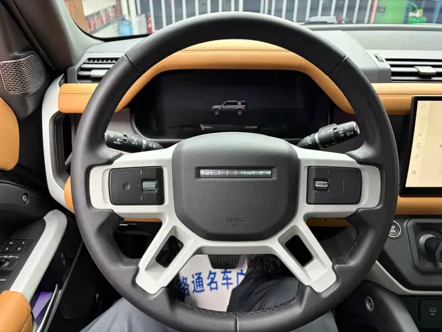 Land Rover Defender — Фото автомобиля 10