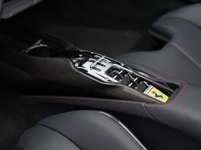 Ferrari SF90 — Фото автомобиля 24