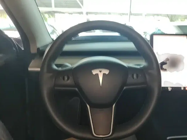 Tesla Model Y — Фото автомобиля 10
