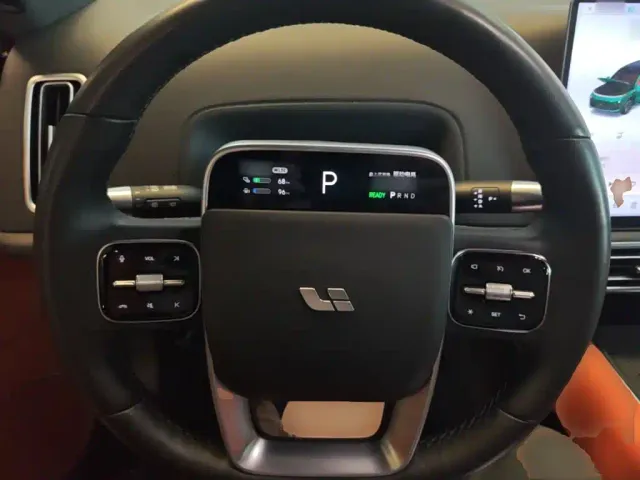 Li Auto L9 — Фото автомобиля 10