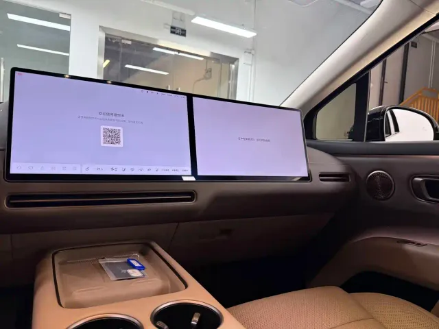 Li Auto i8 — Фото автомобиля 19