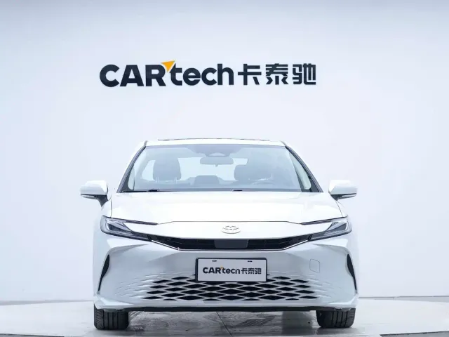 Toyota Camry — Фото автомобиля 3
