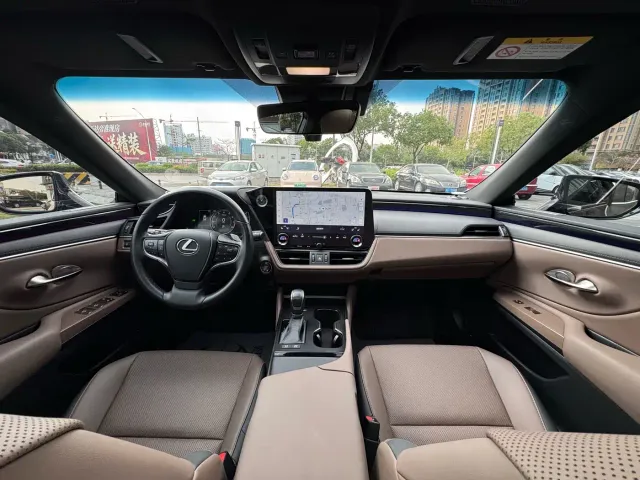 Lexus ES — Фото автомобиля 8
