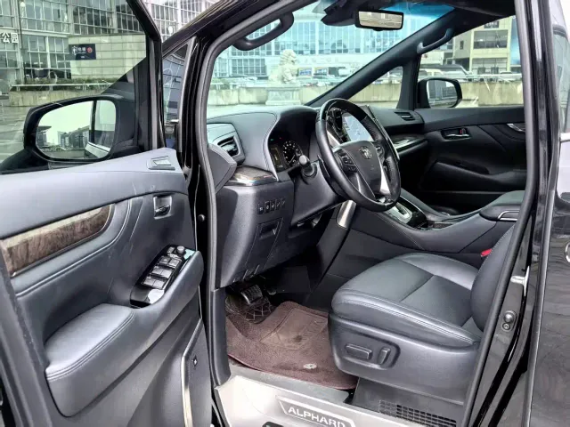 Toyota Alphard — Фото автомобиля 8