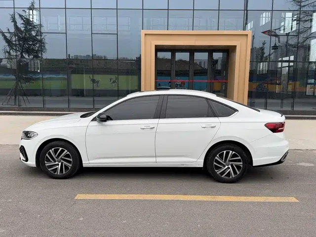 Volkswagen Lavida — Фото автомобиля 12