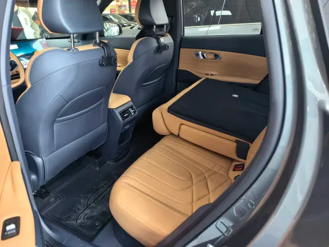 Geely Galaxy Starship 7 EM-i — Фото автомобиля 8