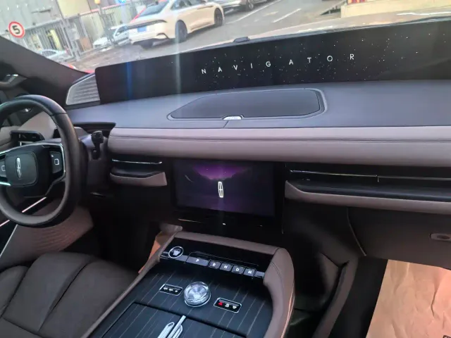Lincoln Navigator — Фото автомобиля 5