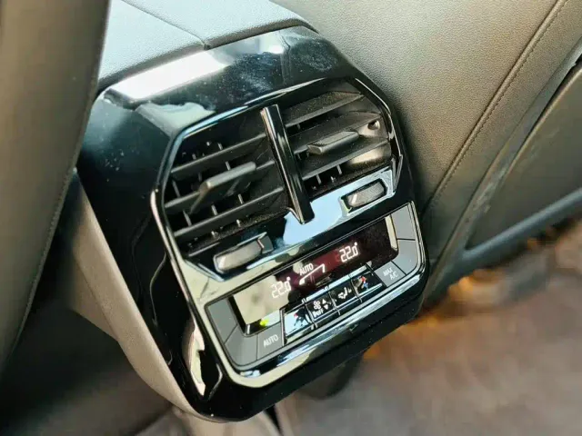 BMW iX — Фото автомобиля 21
