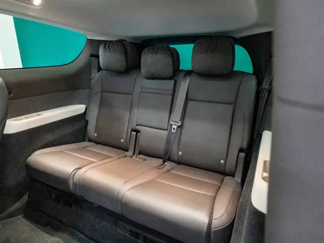 Li Auto MEGA — Фото автомобиля 11