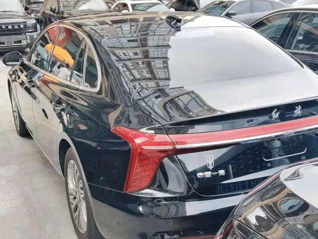 Hongqi H5 — Фото автомобиля 11