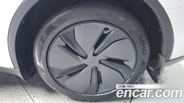 Tesla Model Y — Фото автомобиля 7
