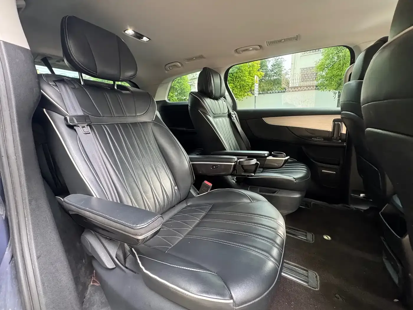 Roewe Roewe iMAX8 2022 400TGI Flagship — Фото автомобиля 11