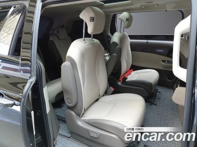 Kia Carnival Generation 4 — Фото автомобиля 17