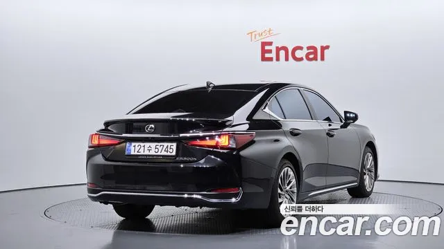 Lexus ES 7th Gen — Фото автомобиля 2