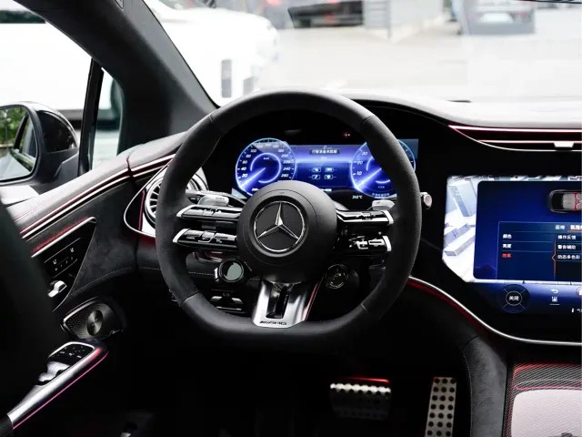 Mercedes-Benz EQE AMG — Фото автомобиля 12