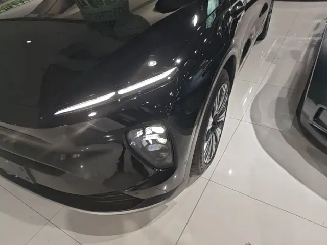 Nio ES8 — Фото автомобиля 23
