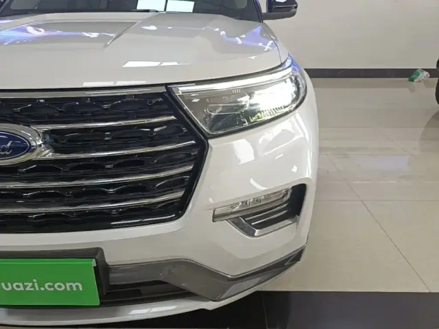 Ford Explorer — Фото автомобиля 23
