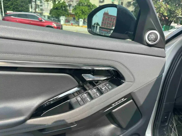 Land Rover Range Rover Evoque — Фото автомобиля 3