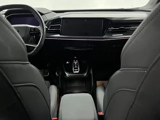 Audi Q4 e-tron — Фото автомобиля 10