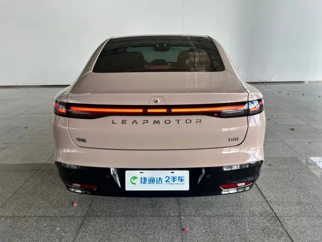 Leapmotor B01 — Фото автомобиля 12