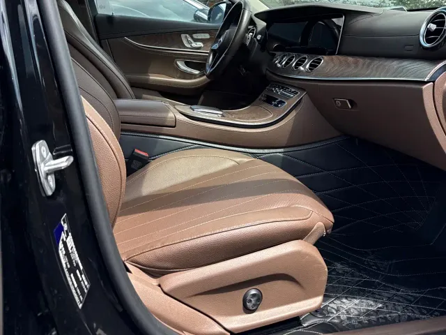 Mercedes-Benz E-Class — Фото автомобиля 23