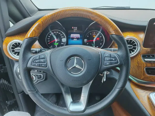 Mercedes-Benz V-Class — Фото автомобиля 7