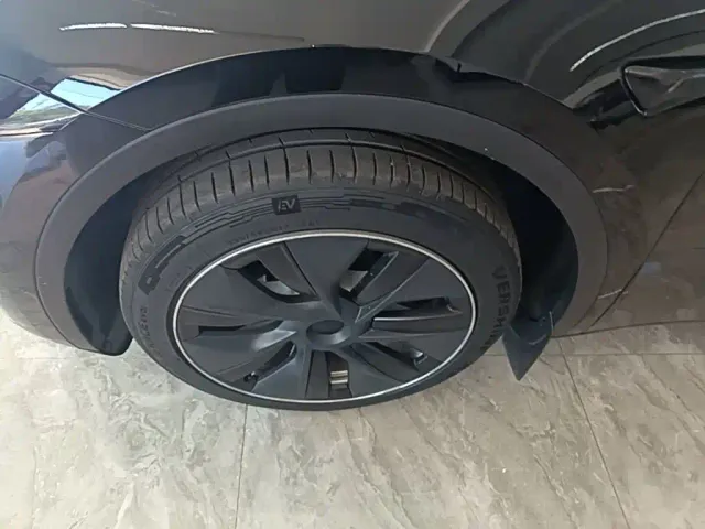 Tesla Model Y — Фото автомобиля 22