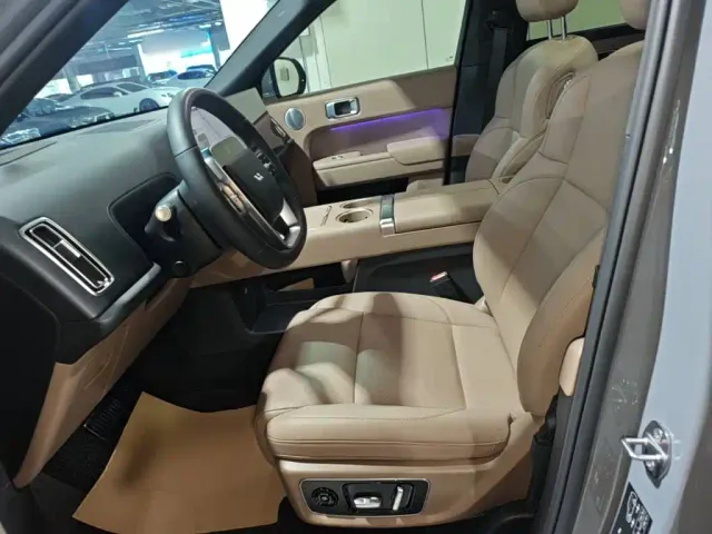 Li Auto L8 — Фото автомобиля 14