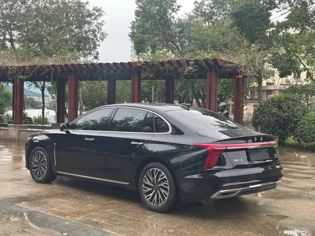 Hongqi H5 — Фото автомобиля 5