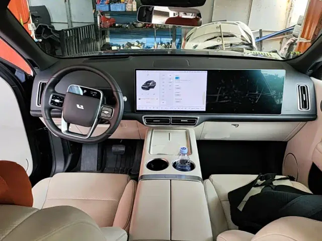 Li Auto L8 — Фото автомобиля 9