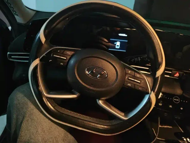 Hyundai Elantra — Фото автомобиля 15