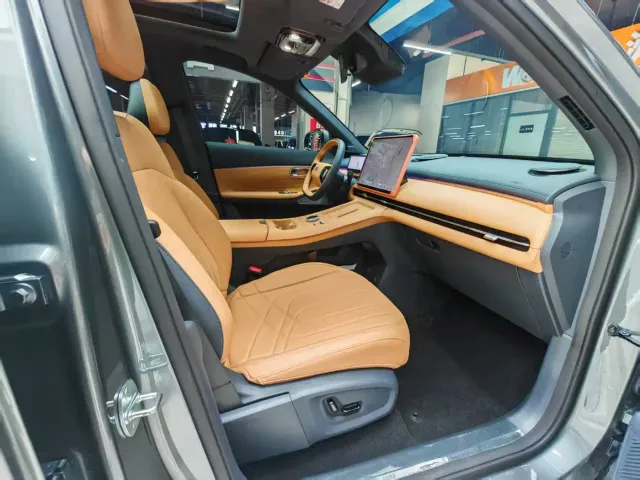 Geely Galaxy Starship 7 EM-i — Фото автомобиля 16