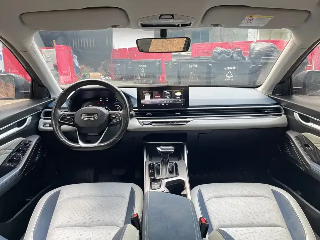 Geely Emgrand — Фото автомобиля 18