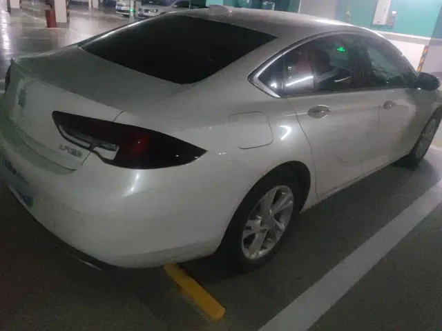 Buick Regal — Фото автомобиля 3