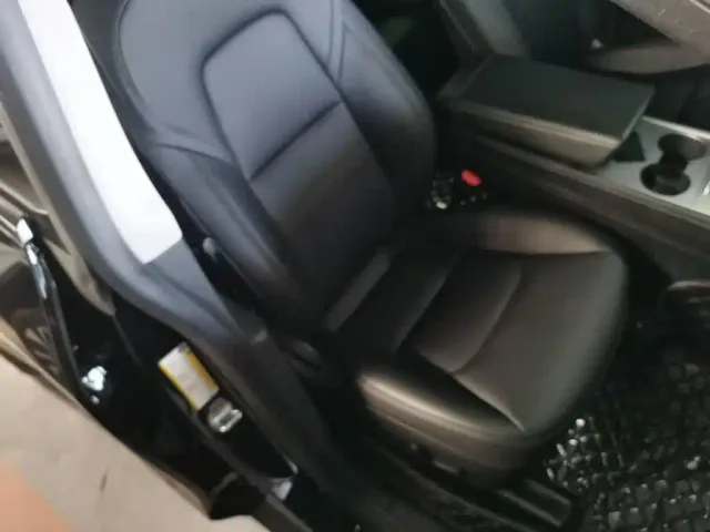 Tesla Model Y — Фото автомобиля 24