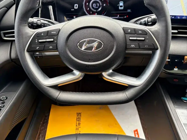 Hyundai Elantra — Фото автомобиля 12