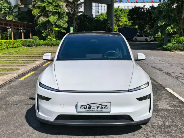 Tesla Model Y L — Фото автомобиля 2
