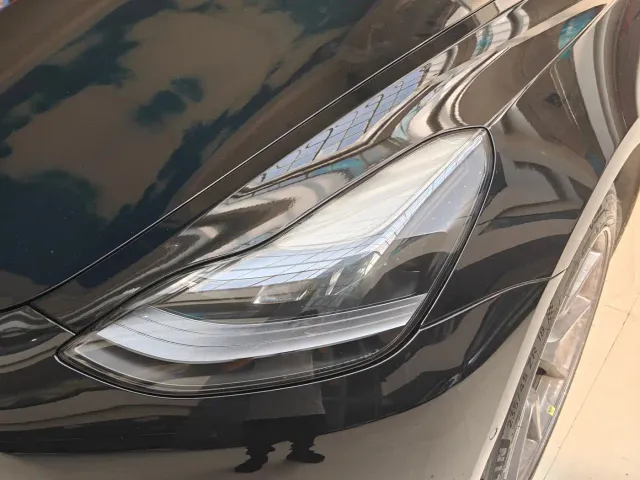 Tesla Model 3 — Фото автомобиля 11