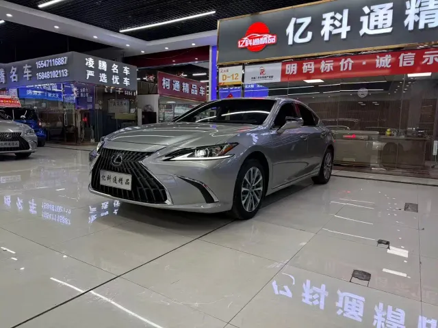 Фотография автомобиля — Lexus ES