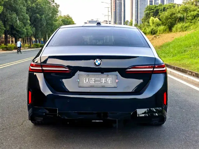 BMW 5 Series — Фото автомобиля 6