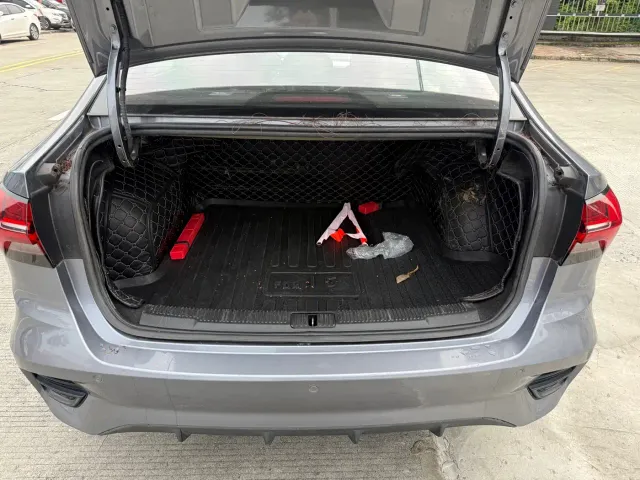 Roewe i5 — Фото автомобиля 11