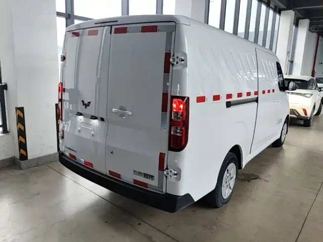 Wuling Yangguang — Фото автомобиля 6