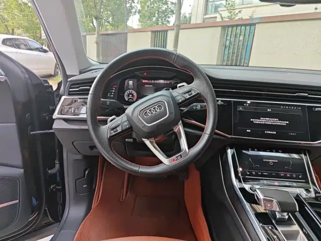 Audi Q8 — Фото автомобиля 6