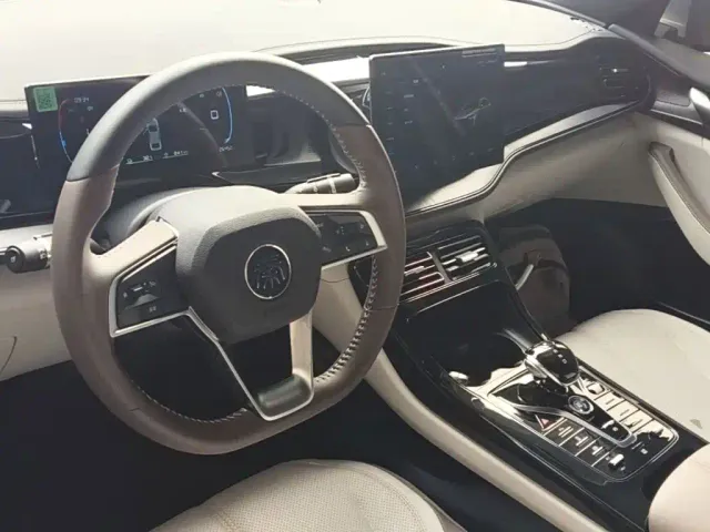 BYD Qin PLUS 2024 Glory Edition DM-i 55KM Leading — Фото автомобиля 9