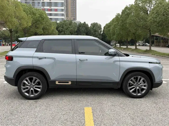 Geely ICON — Фото автомобиля 9