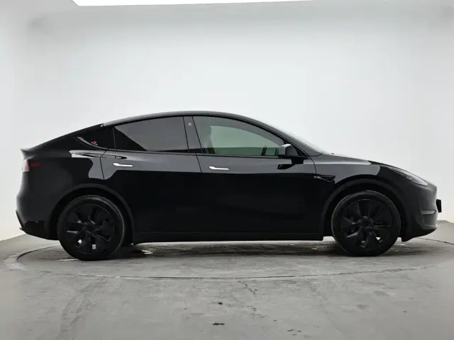 Tesla Model Y — Фото автомобиля 5