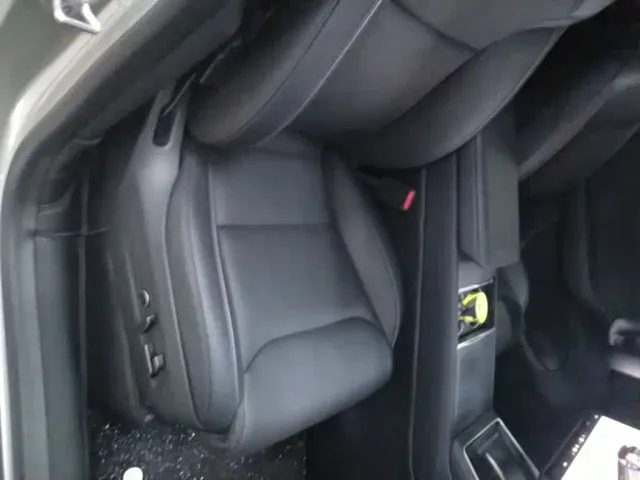 Tesla Model Y L — Фото автомобиля 24