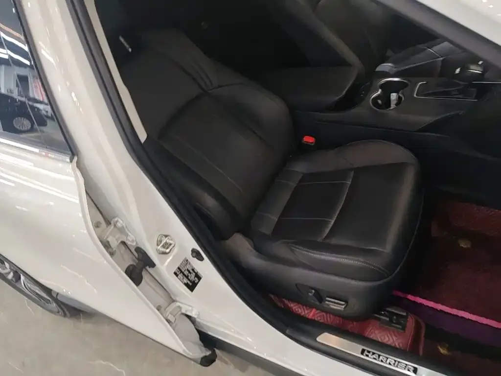 Toyota Lingfang HARRIER 2022 2.0L CVT 2WD Luxury Edition — Фото автомобиля 24