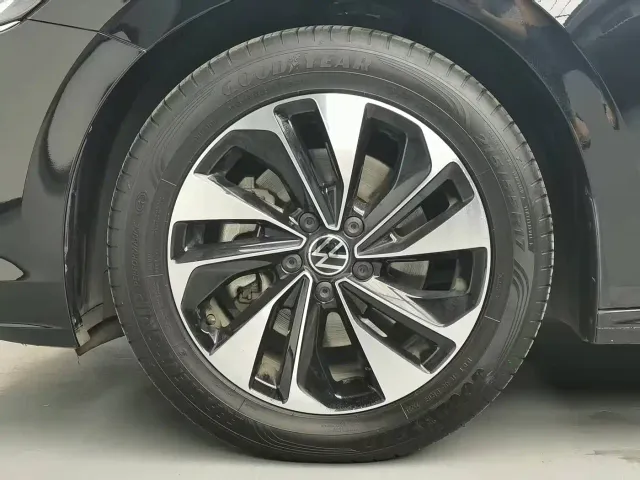 Volkswagen Passat — Фото автомобиля 17