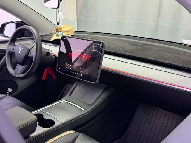 Tesla Model Y — Фото автомобиля 6